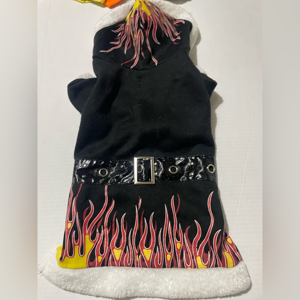 Bret Michaels Santa dog coat size large